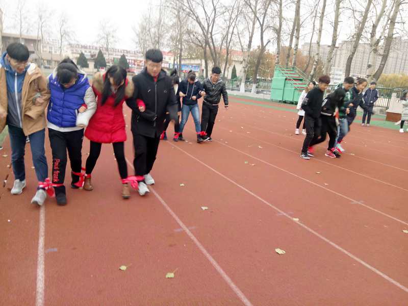 素质拓展活动四人五足